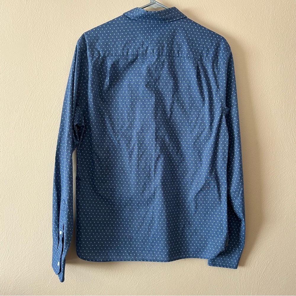 Van Heusen Never-Tuck Slim Fit Dress Shirt - Picture 4 of 6